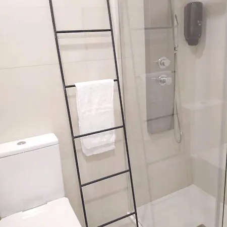 With 2 Bedrooms In With Wifi *