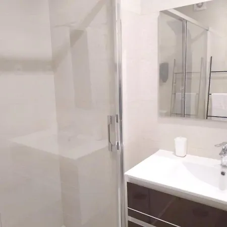 شقة With 2 Bedrooms In With Wifi