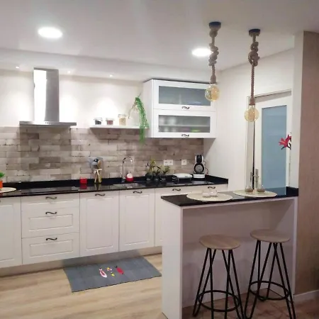With 2 Bedrooms In With Wifi شقة براغا